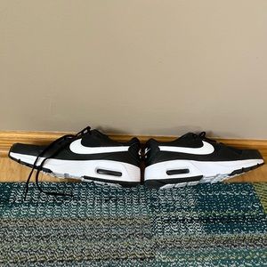 Women’s Nike Air. Brand new. Black. Size 9.